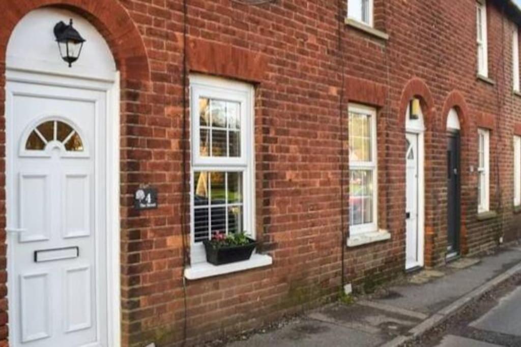 Beautiful Renovated Cottage In Mersham Ashford Kent Kültér fotó